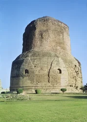 Ansicht der Dhamekh Stupa